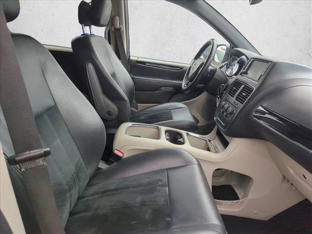 Used 2018 Dodge Grand Caravan SXT image 18