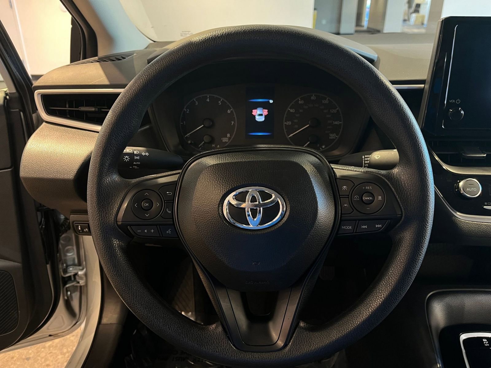 Used 2025 Toyota Corolla LE image 28