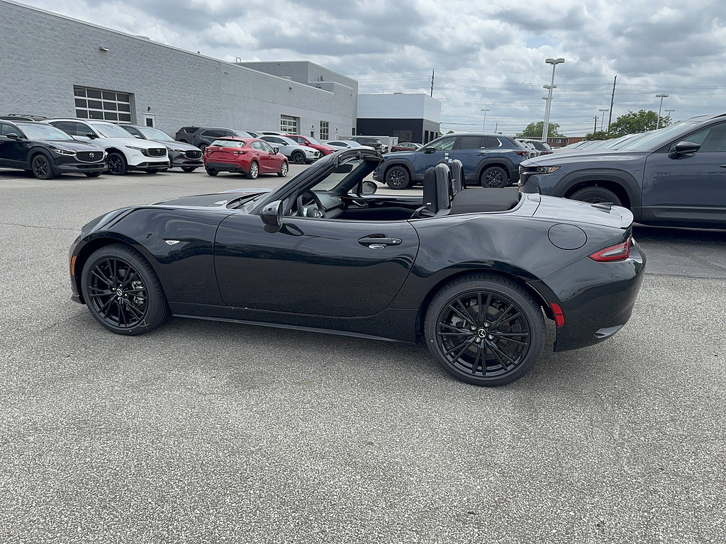 New 2026 MAZDA MX-5 Miata Club w/ Weather Package RWD image 8