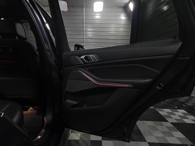 Used 2019 BMW X5 xDrive50i w/ M Sport Package image 39