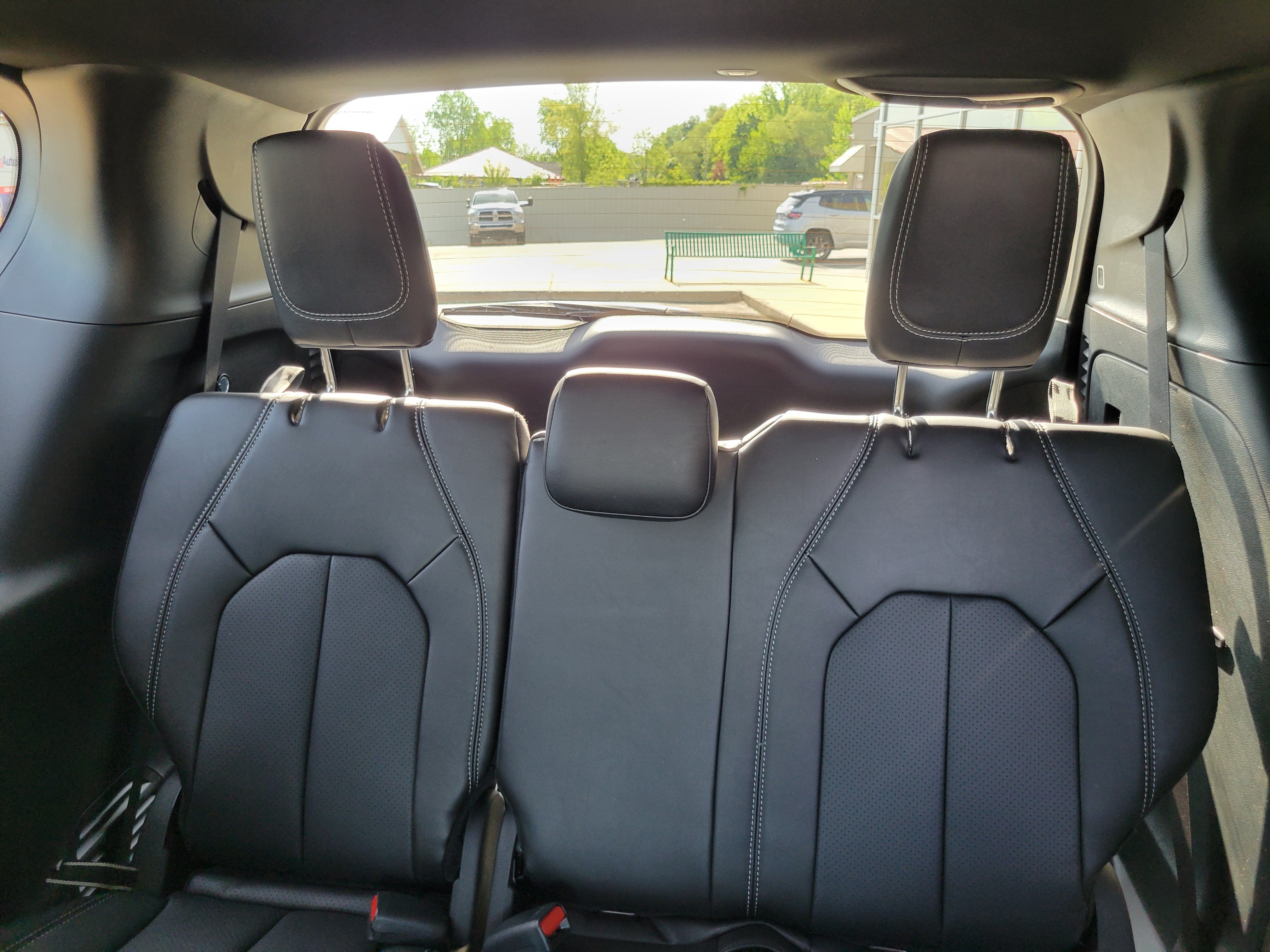 New 2027 Chrysler Pacifica Select FWD image 19
