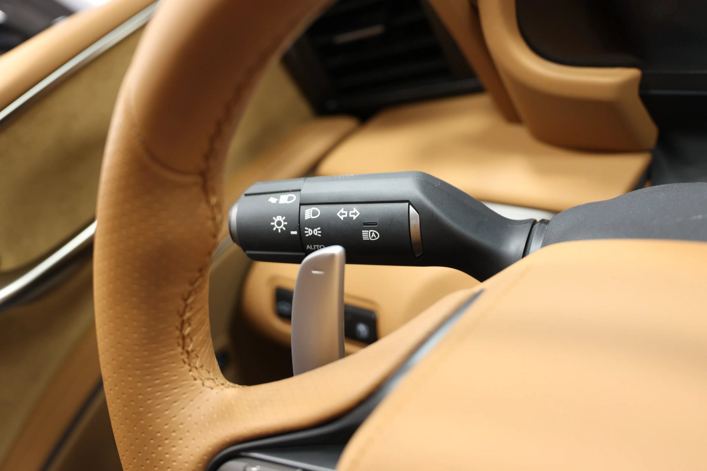 Used 2025 Lexus LC 500 Coupe w/ Touring Package RWD image 28