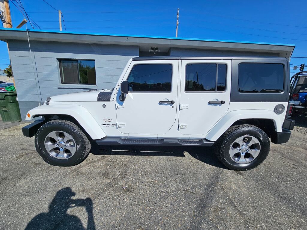 Used 2017 Jeep Wrangler Unlimited Sahara AWD/4WD image 3