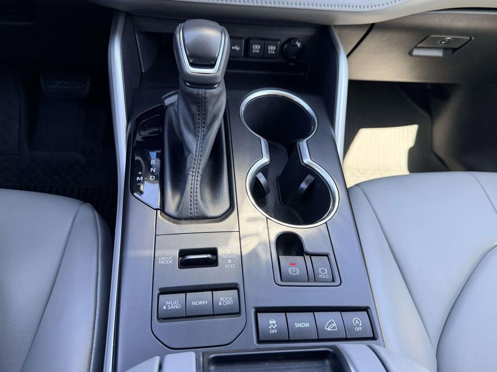 Used 2021 Toyota Highlander XLE image 7