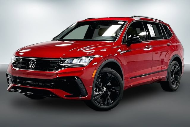 Used 2024 Volkswagen Tiguan SE R-Line AWD/4WD image 3