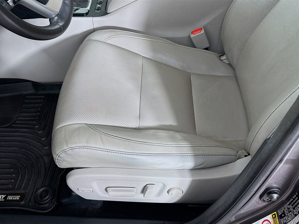 Used 2016 Toyota Highlander Limited image 13