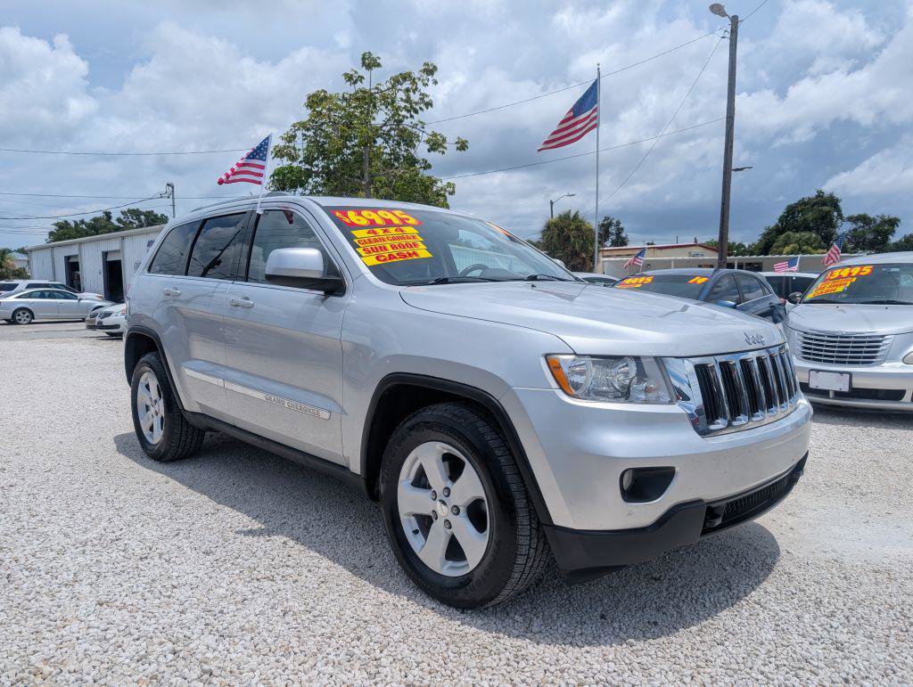 Used 2011 Jeep Grand Cherokee Laredo image 3