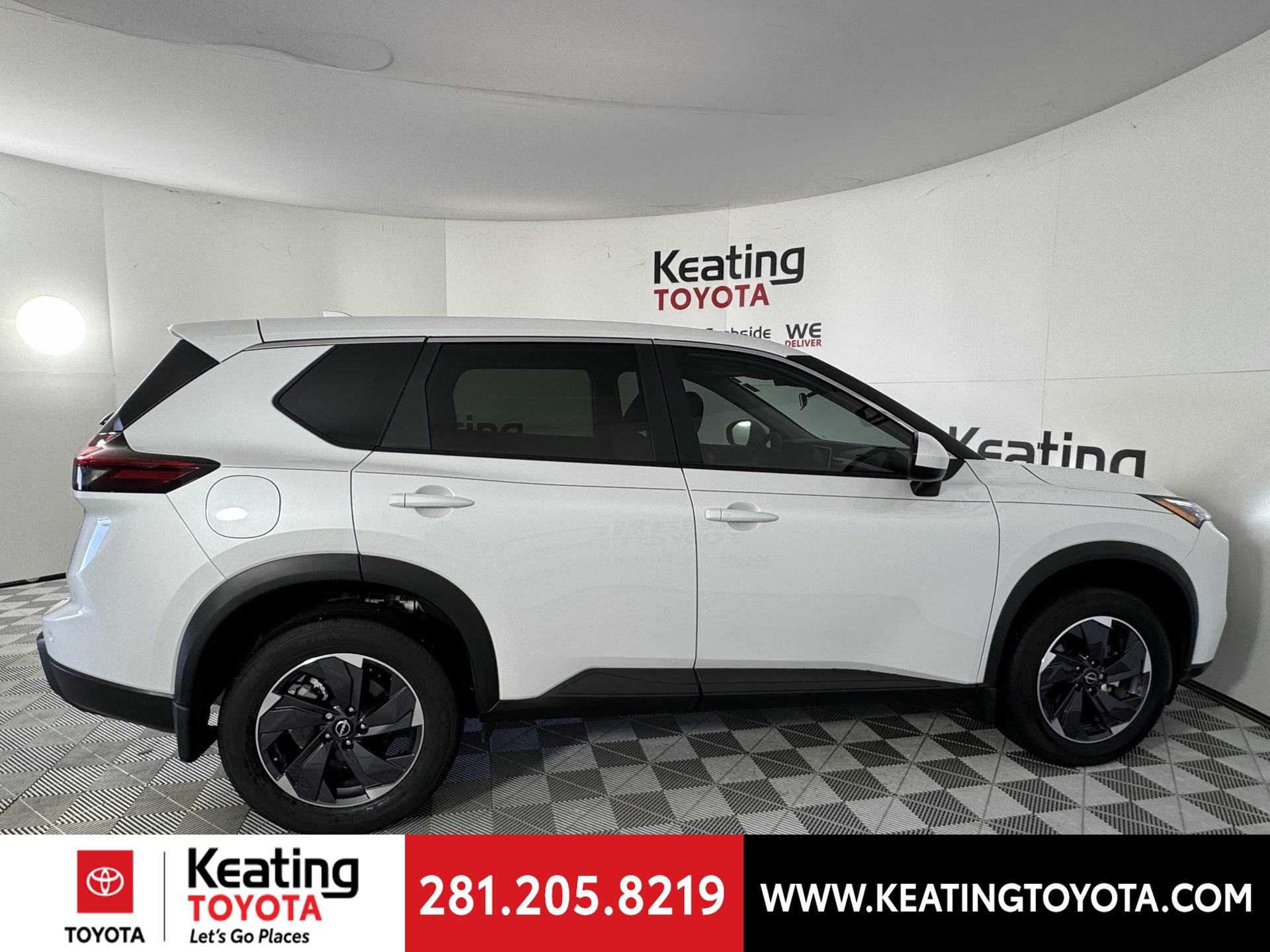 Used 2026 Nissan Rogue SV image 4