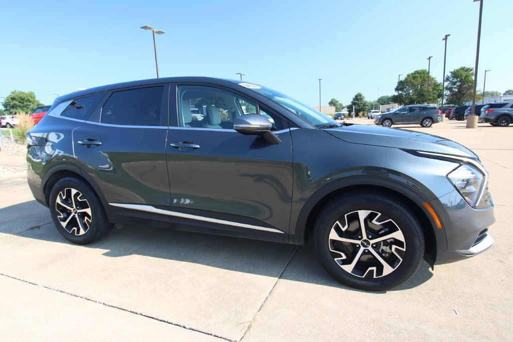 Used 2023 Kia Sportage EX FWD image 3