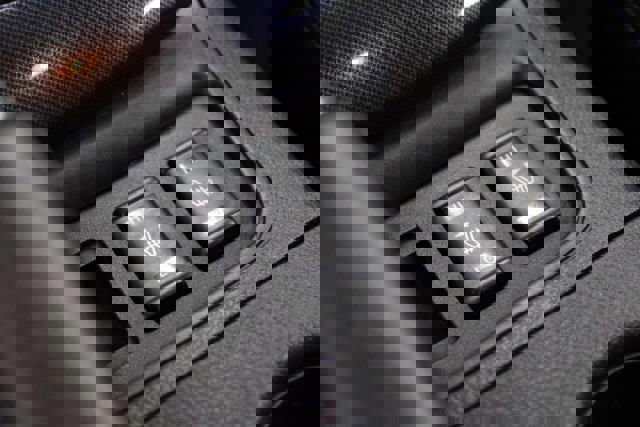 Used 2017 Nissan Sentra SR w/ SR Midnight Edition image 18