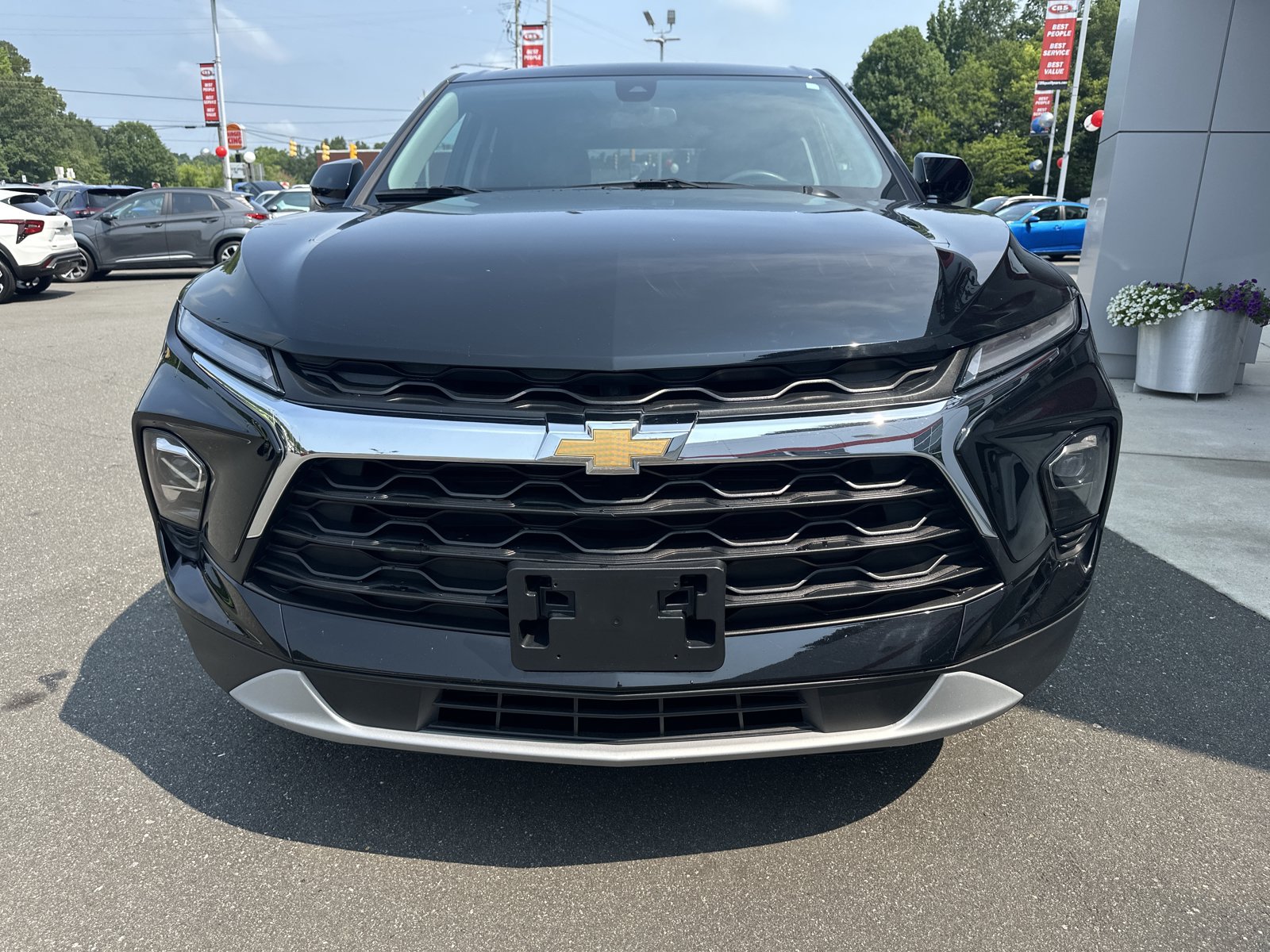 Used 2025 Chevrolet Blazer LT FWD image 3