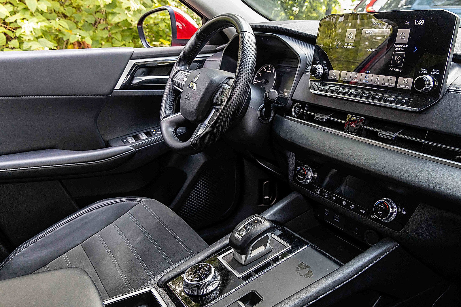 Used 2024 Mitsubishi Outlander AWD image 27