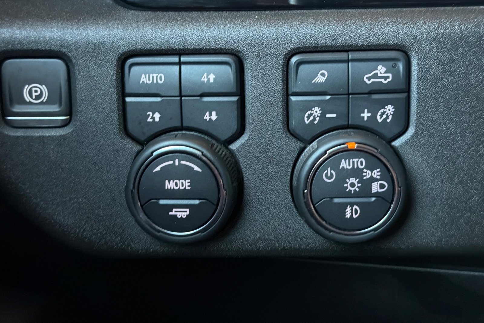 Used 2024 Chevrolet Silverado 2500 LTZ AWD/4WD image 36