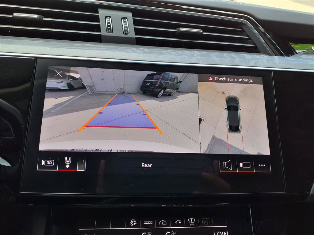 Used 2022 Audi e-tron Prestige w/ Prestige Package AWD/4WD image 25