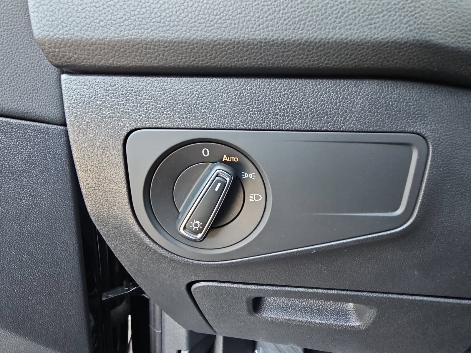 Certified 2024 Volkswagen Tiguan SE FWD image 27