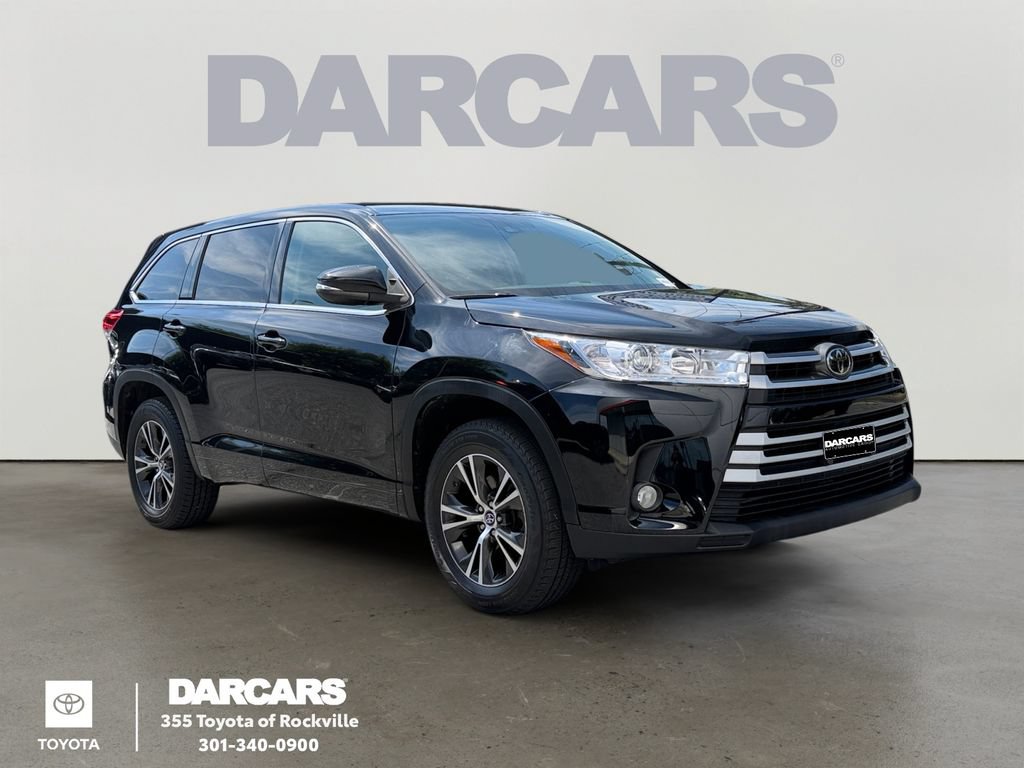 Used 2017 Toyota Highlander Plus FWD image 1