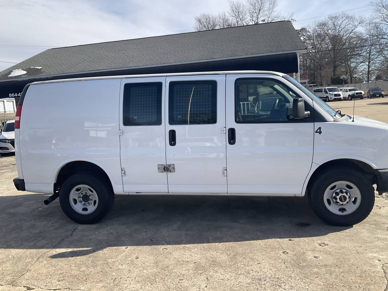 Used 2015 GMC Savana 2500 RWD image 2