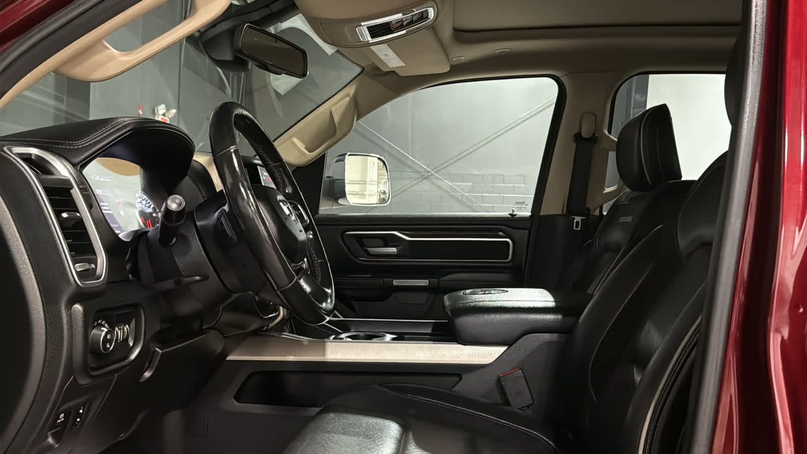 Used 2019 RAM 1500 Laramie AWD/4WD image 10
