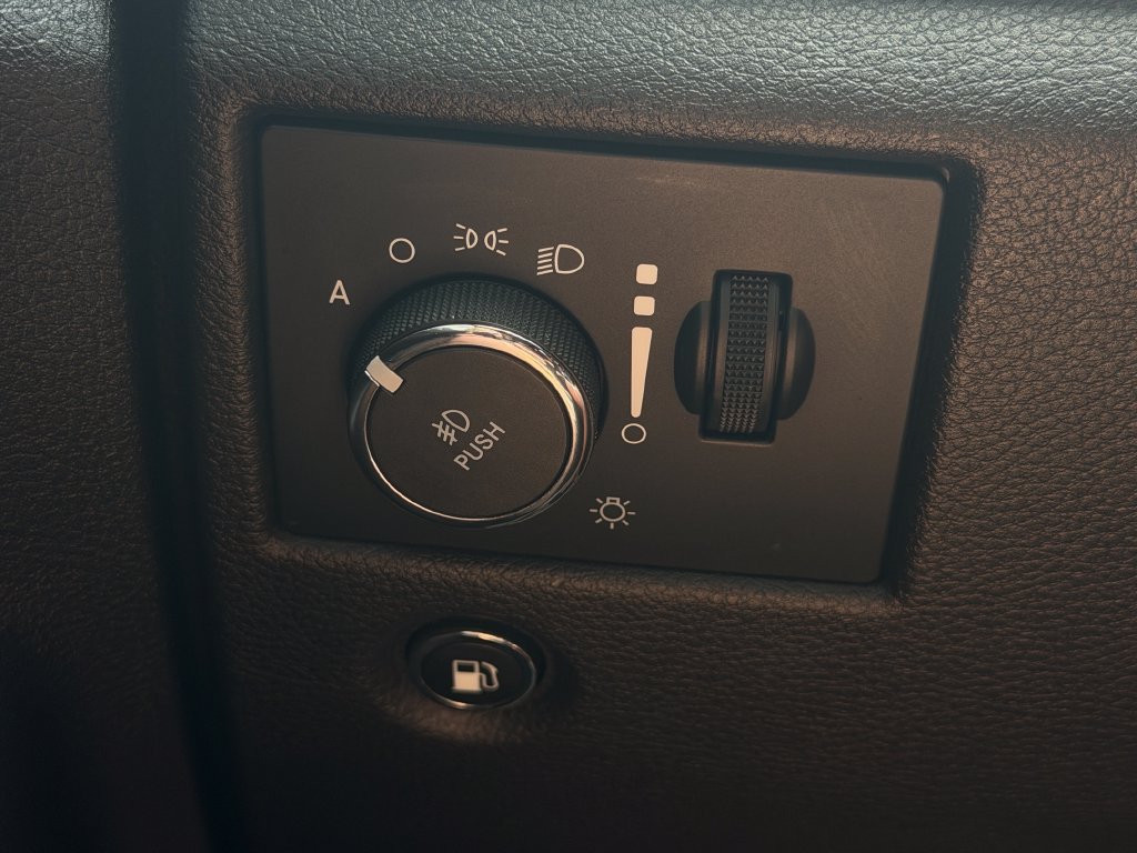 Used 2019 Jeep Grand Cherokee Altitude RWD image 21
