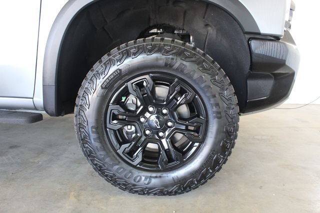 Used 2023 Chevrolet Silverado 1500 ZR2 w/ Technology Package AWD/4WD image 24