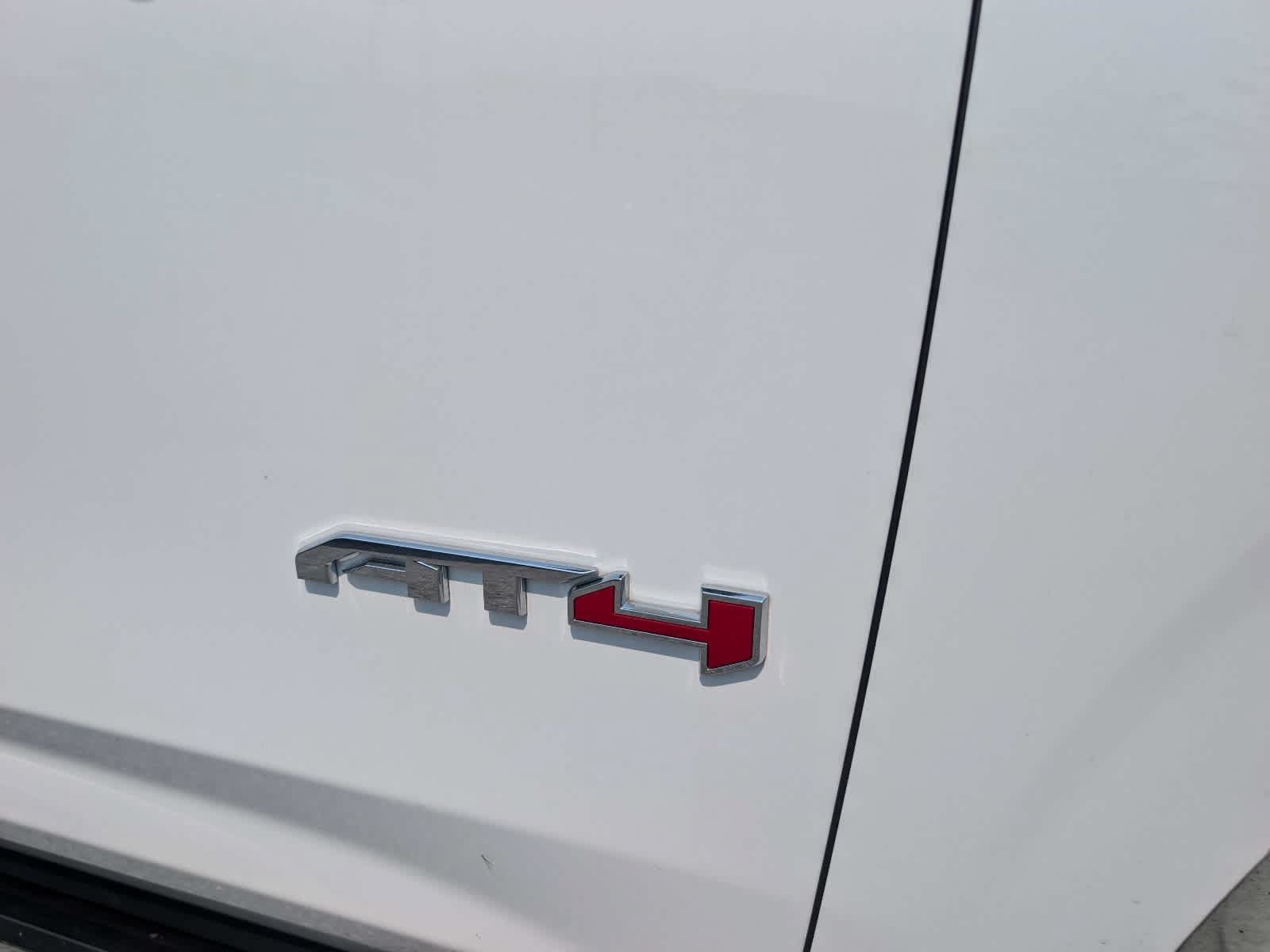 Used 2025 GMC Yukon AT4 Ultimate AWD/4WD image 10