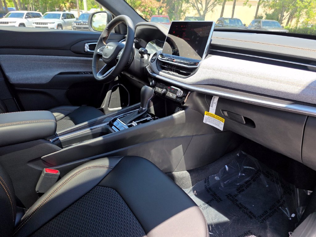 New 2026 Jeep Compass Latitude AWD/4WD image 14