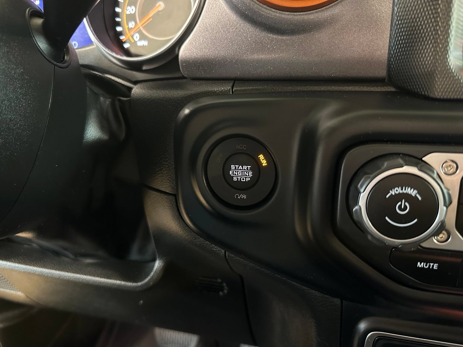 Used 2023 Jeep Gladiator Mojave w/ LED Lighting Group AWD/4WD image 22