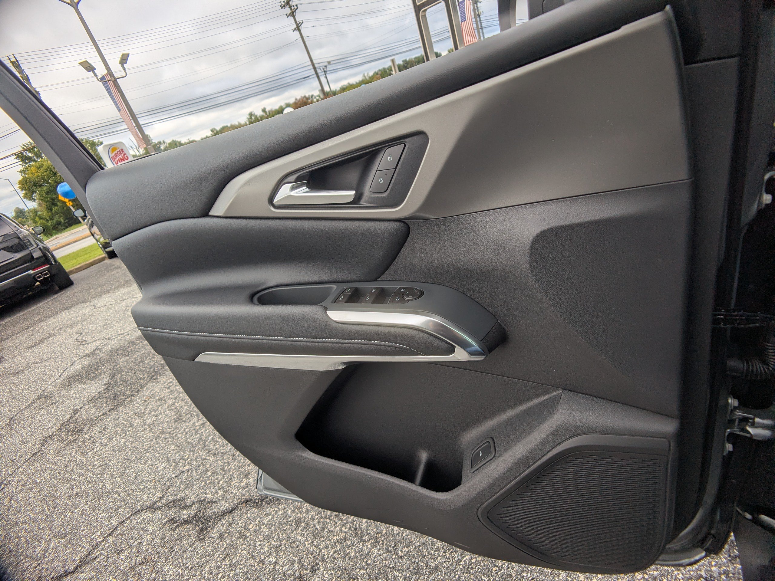 New 2027 Chevrolet Traverse LT FWD image 23