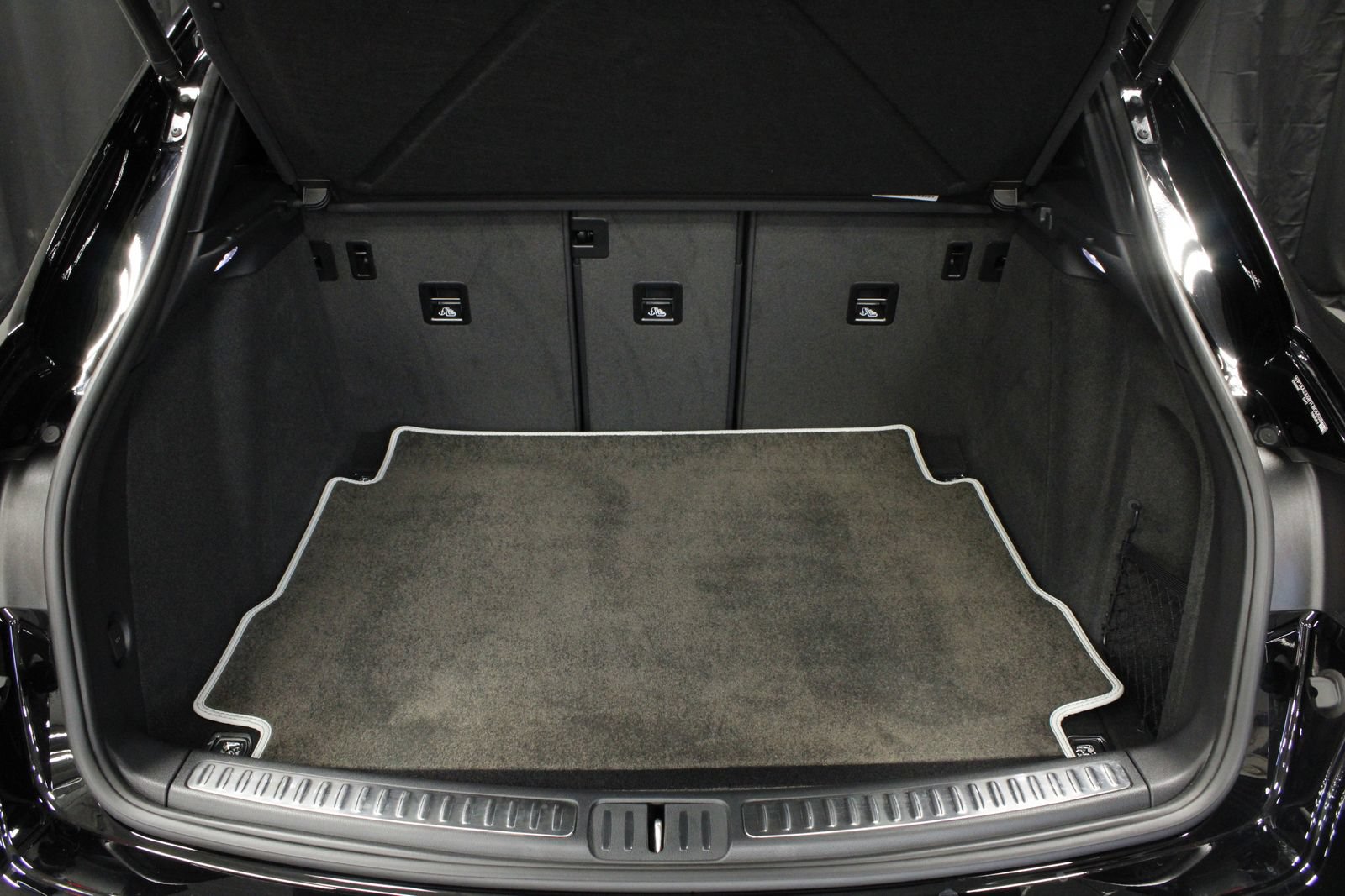 Certified 2026 Porsche Macan AWD/4WD image 19