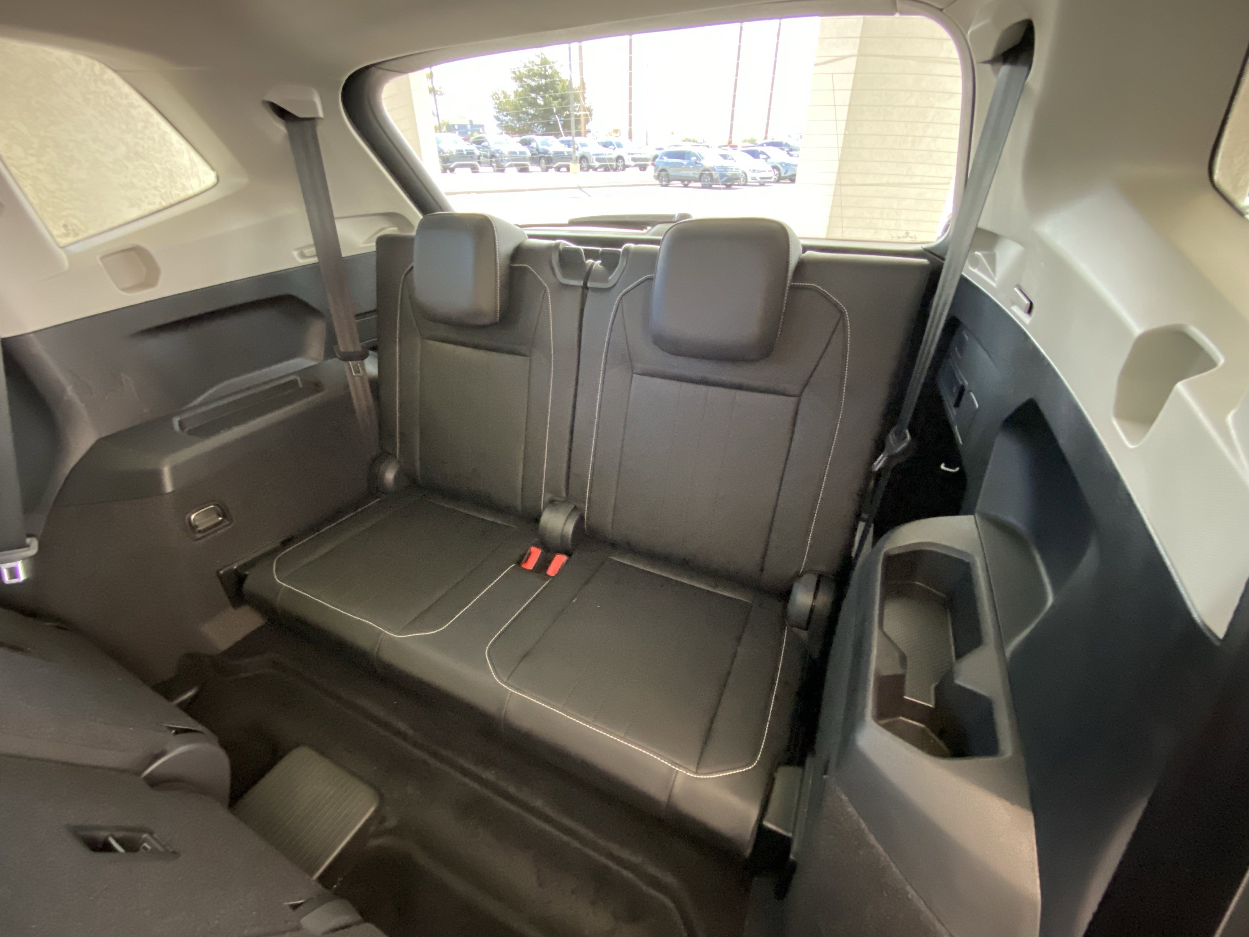 Used 2022 Volkswagen Tiguan SE w/ Panoramic Sunroof Package FWD image 27
