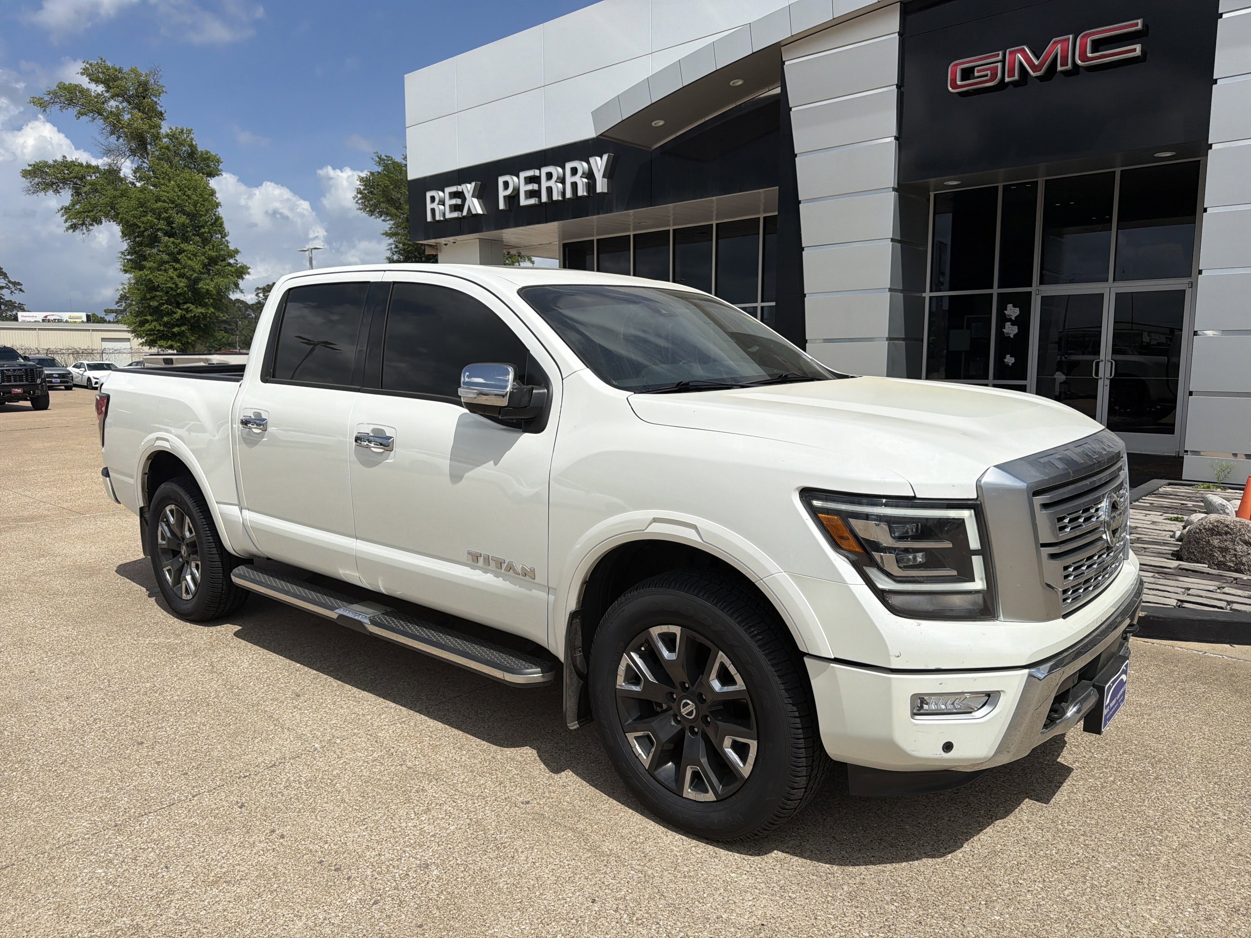 Used 2022 Nissan Titan Platinum Reserve w/ Moonroof Package image 5