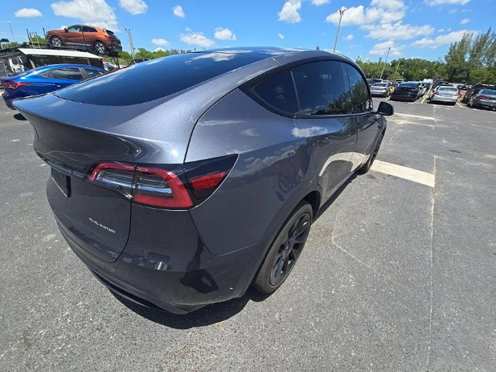 Used 2023 Tesla Model Y AWD image 4