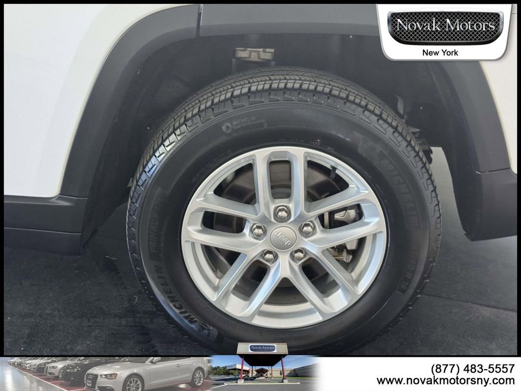 Used 2023 Jeep Grand Cherokee L Laredo w/ Luxury Tech Group I AWD/4WD image 8