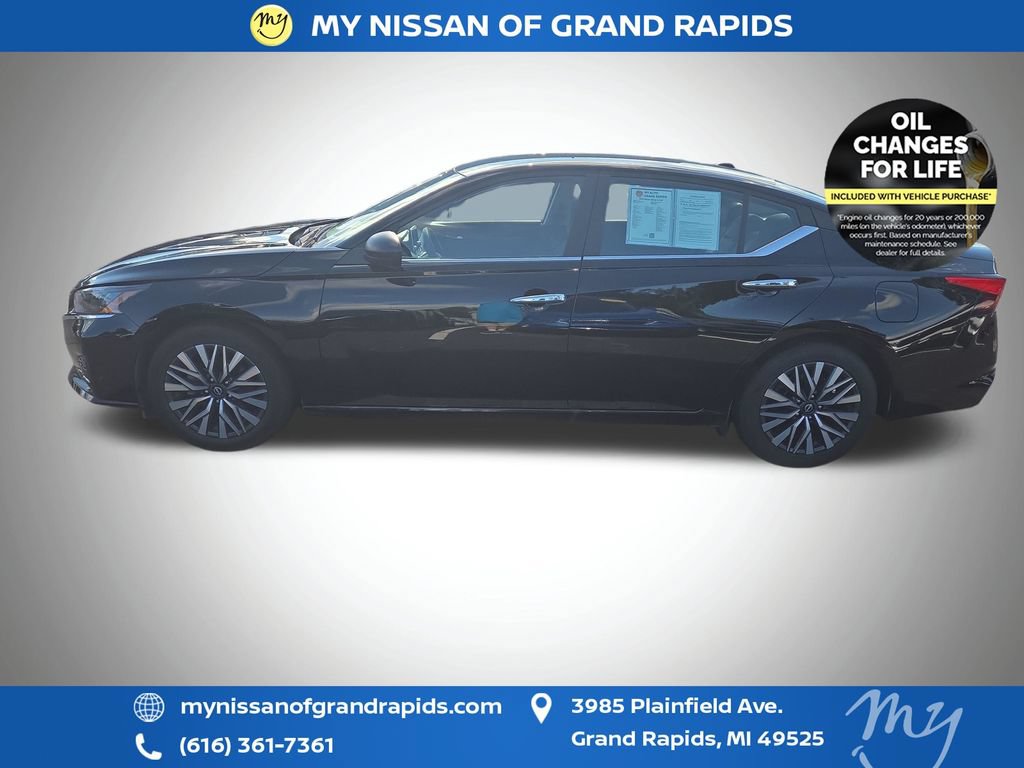 Used 2025 Nissan Altima 2.5 SV FWD image 3