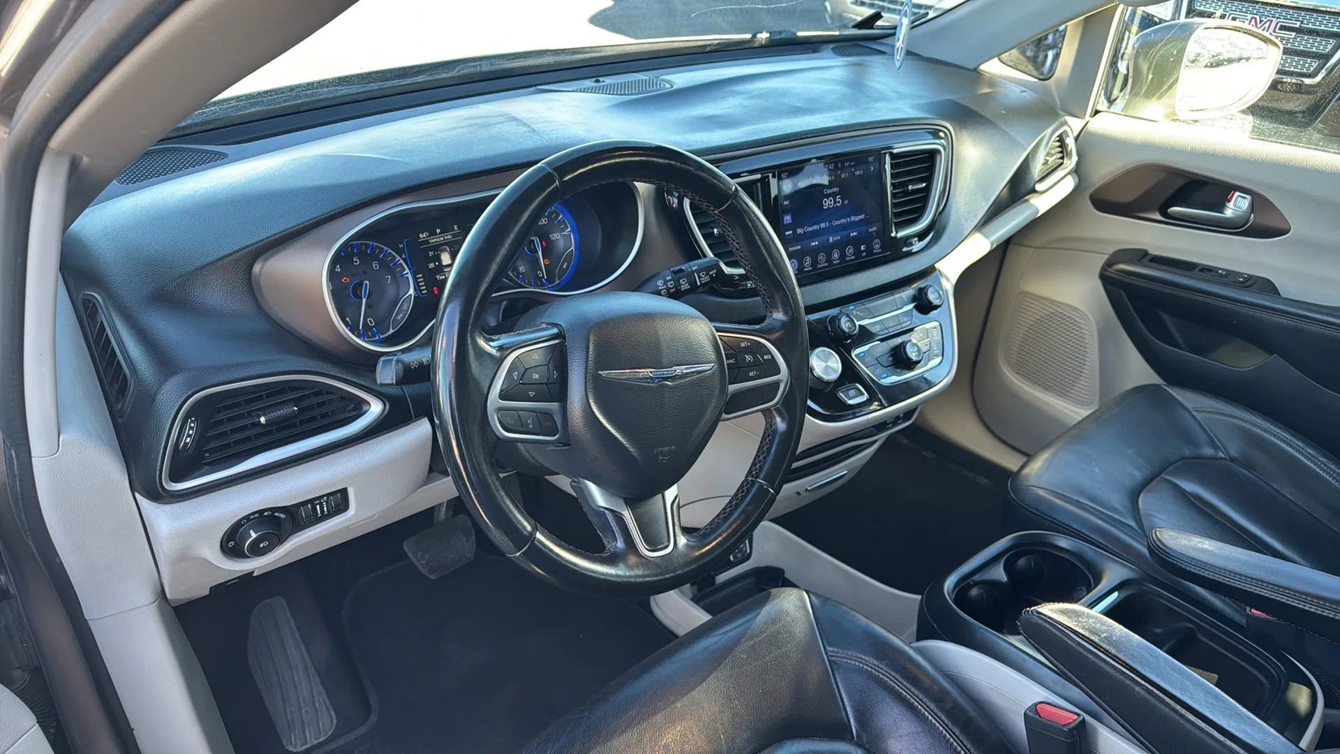 Used 2017 Chrysler Pacifica Touring-L image 29