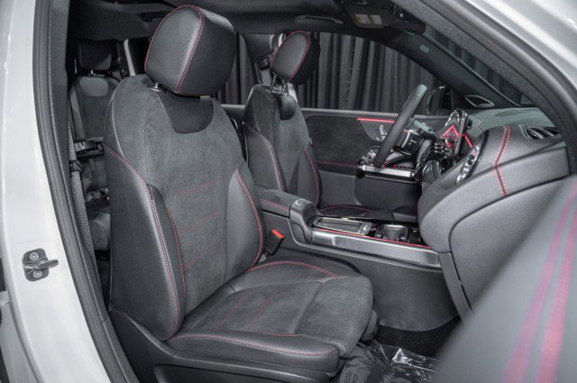 New 2025 Mercedes-Benz EQB 300 4MATIC image 16