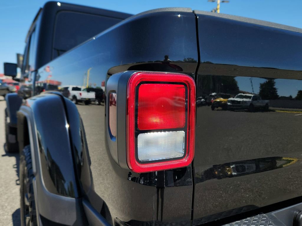 Used 2024 Jeep Gladiator Sport AWD/4WD image 30