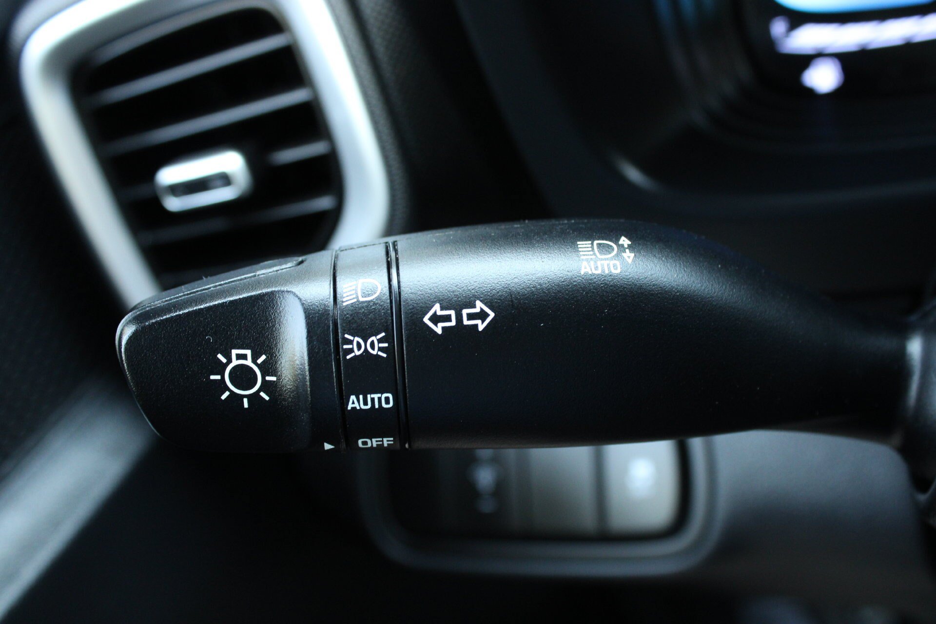 Used 2025 Hyundai Venue SEL FWD image 31