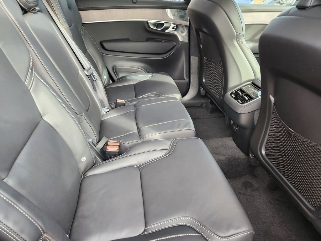 New 2026 Volvo XC90 B6 Ultra w/ Lounge Package image 23