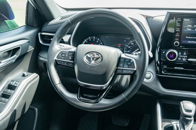 Used 2021 Toyota Highlander XSE FWD image 32