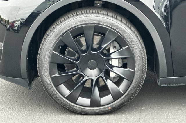 Used 2023 Tesla Model Y Long Range AWD/4WD image 29