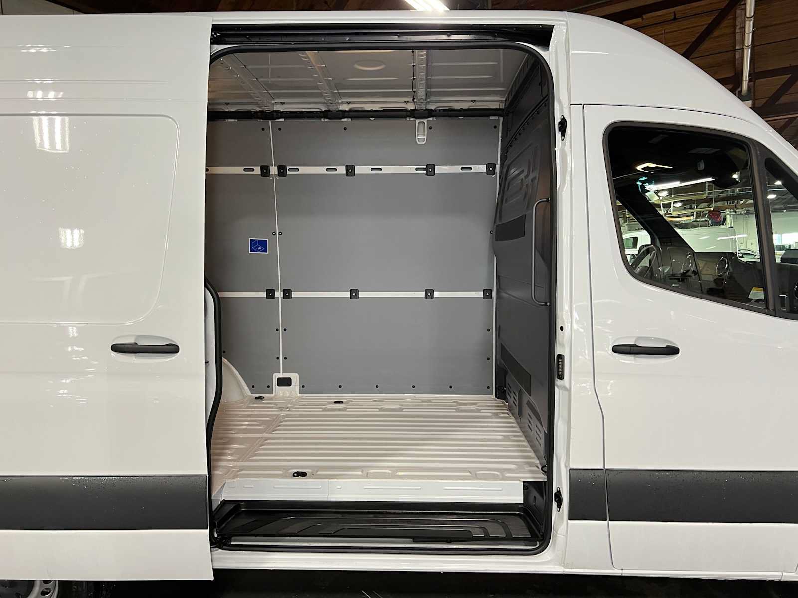 Used 2025 Mercedes-Benz Sprinter 2500 image 13