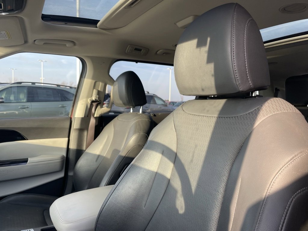 Used 2023 Kia Carnival SX Prestige image 8