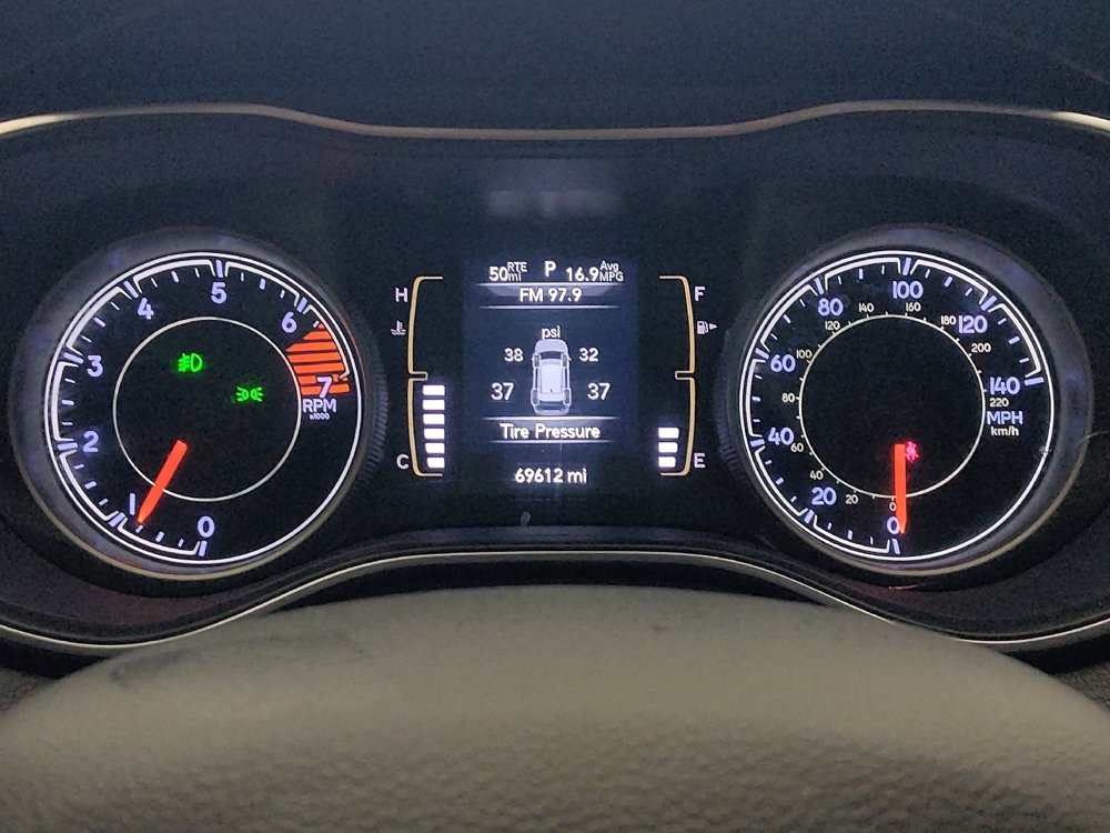 Used 2020 Jeep Cherokee Latitude Plus FWD image 23