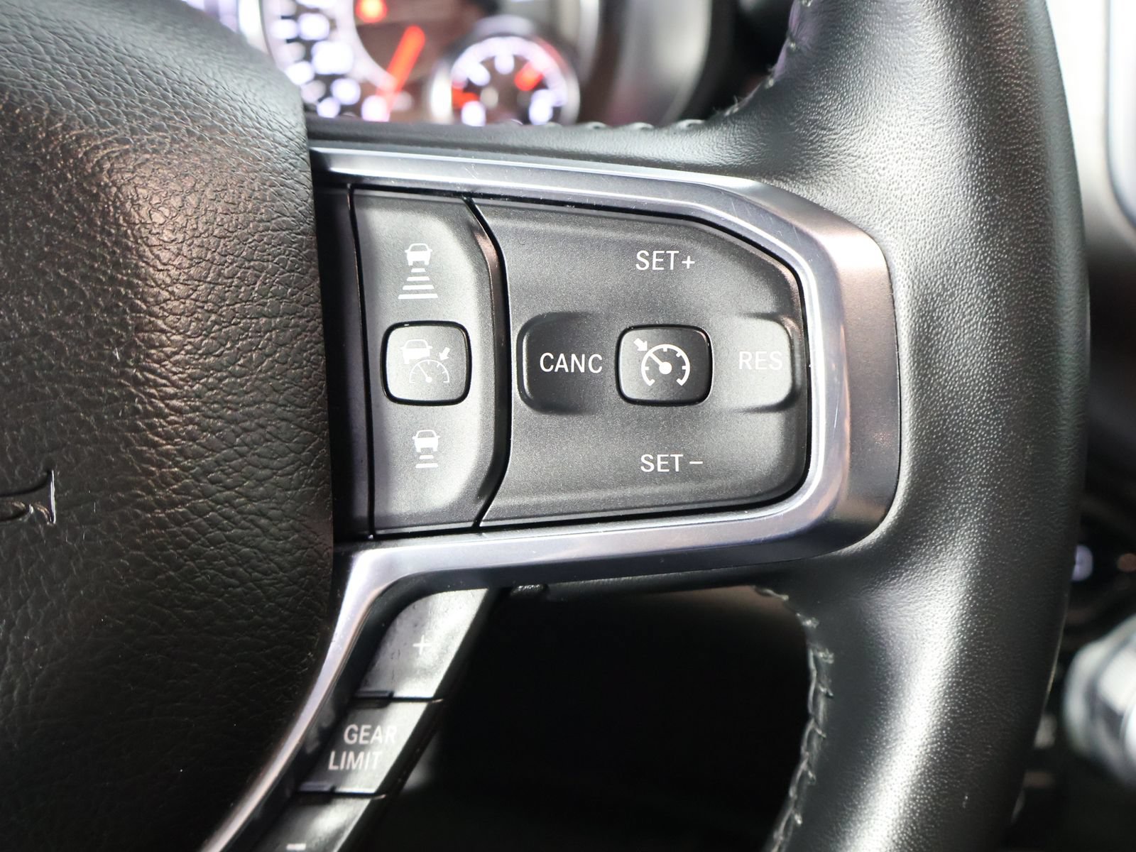 Used 2024 RAM 1500 Laramie AWD/4WD image 33