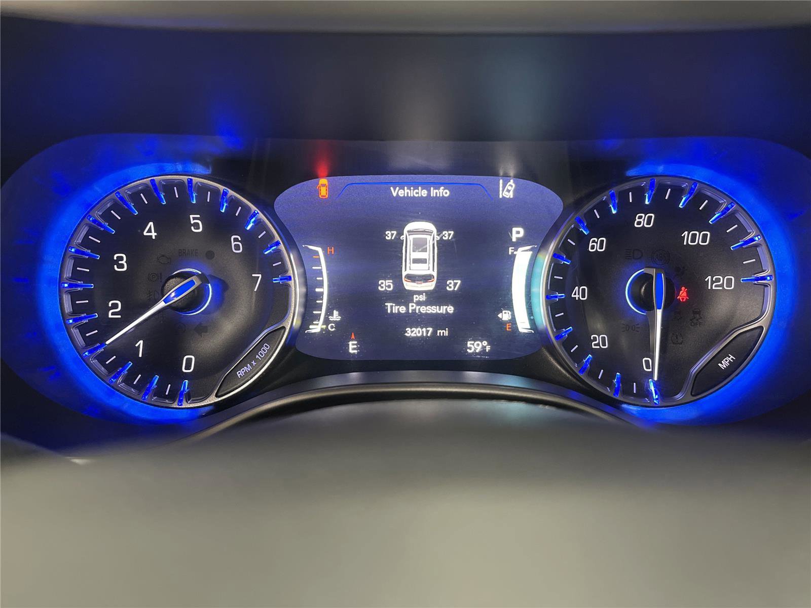 Used 2024 Chrysler Pacifica Touring-L image 19