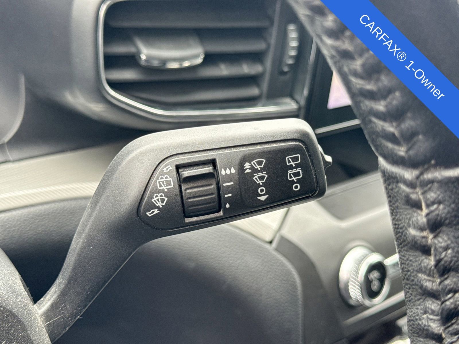 Used 2020 Ford Explorer XLT w/ Equipment Group 202A AWD/4WD image 28
