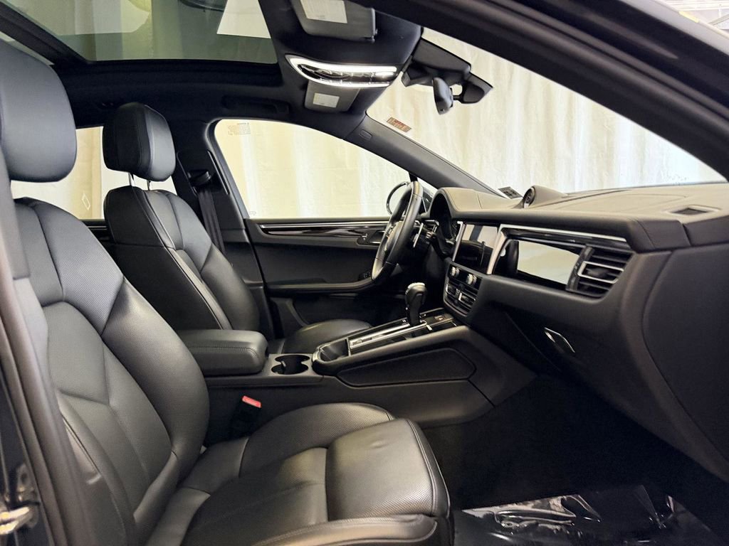 Certified 2022 Porsche Macan S image 16