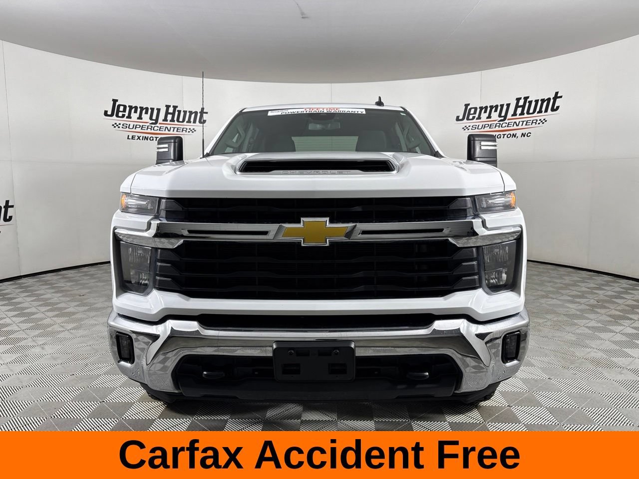 Used 2025 Chevrolet Silverado 2500 LT w/ Convenience Package AWD/4WD image 3