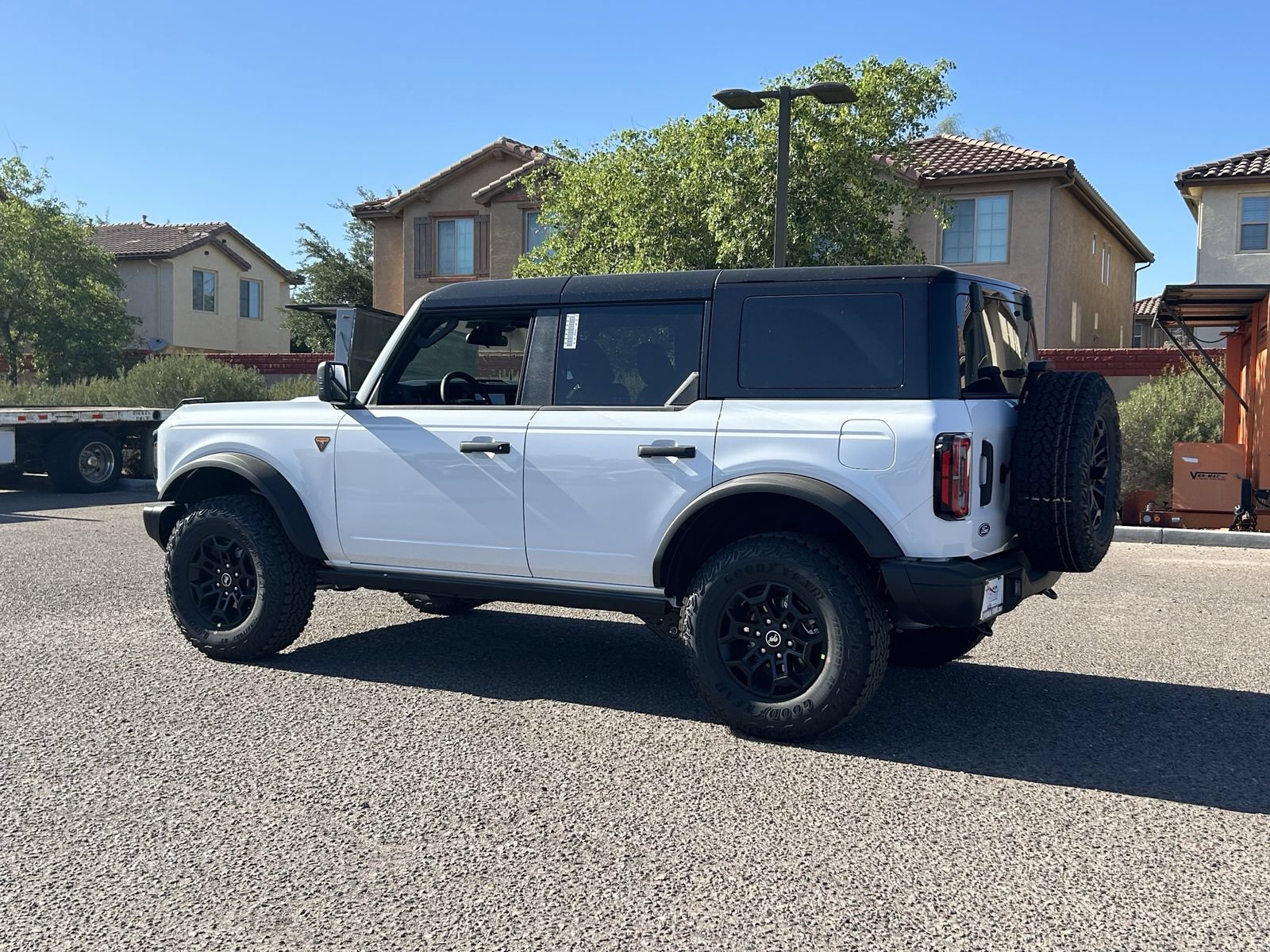 New 2026 Ford Bronco Badlands w/ Black Appearance Package AWD/4WD image 3